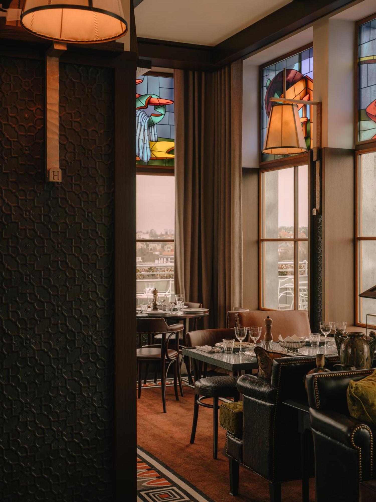 Maison Heler Metz, Curio Collection By Hilton
