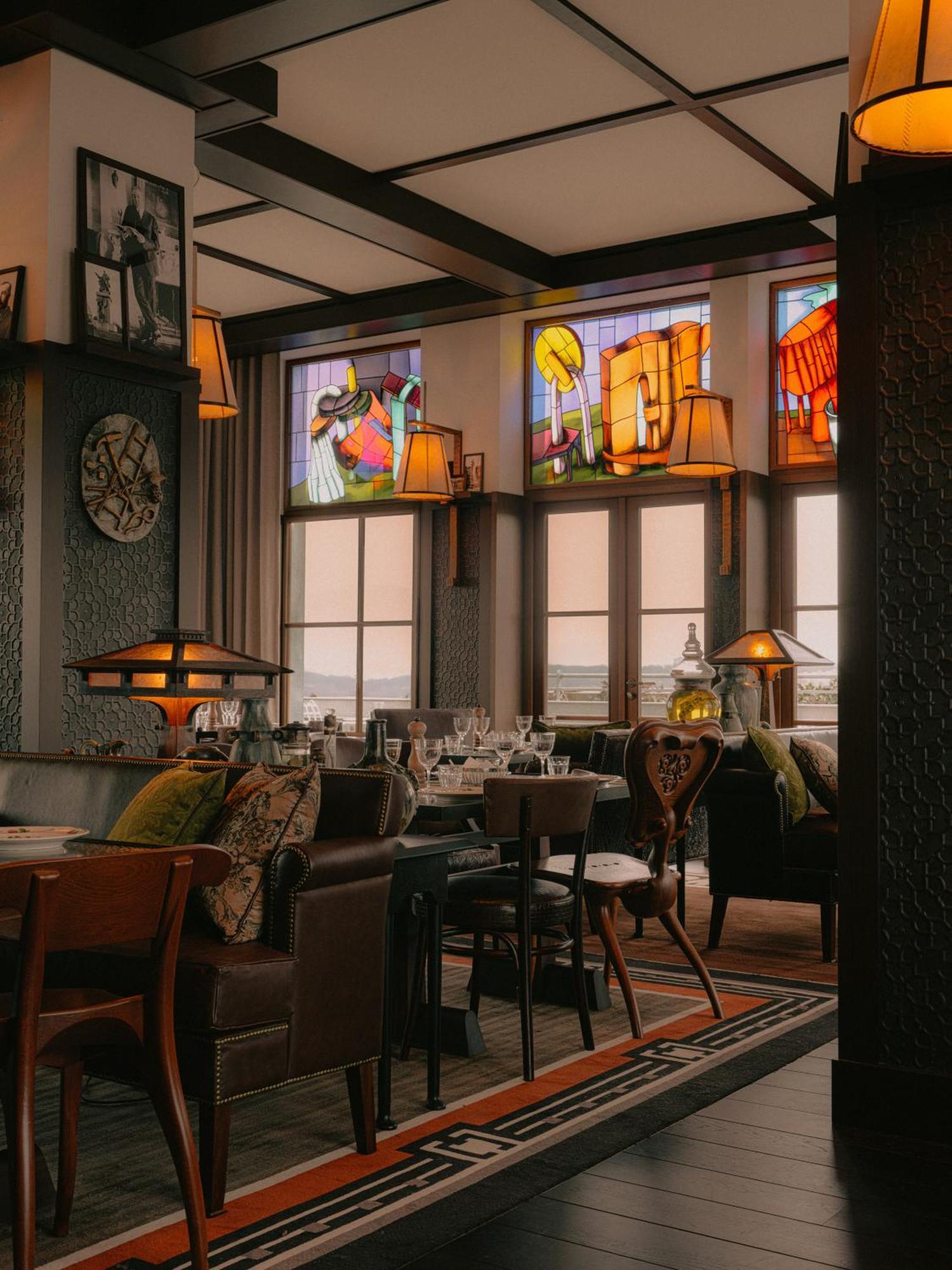 Maison Heler Metz, Curio Collection By Hilton Metz