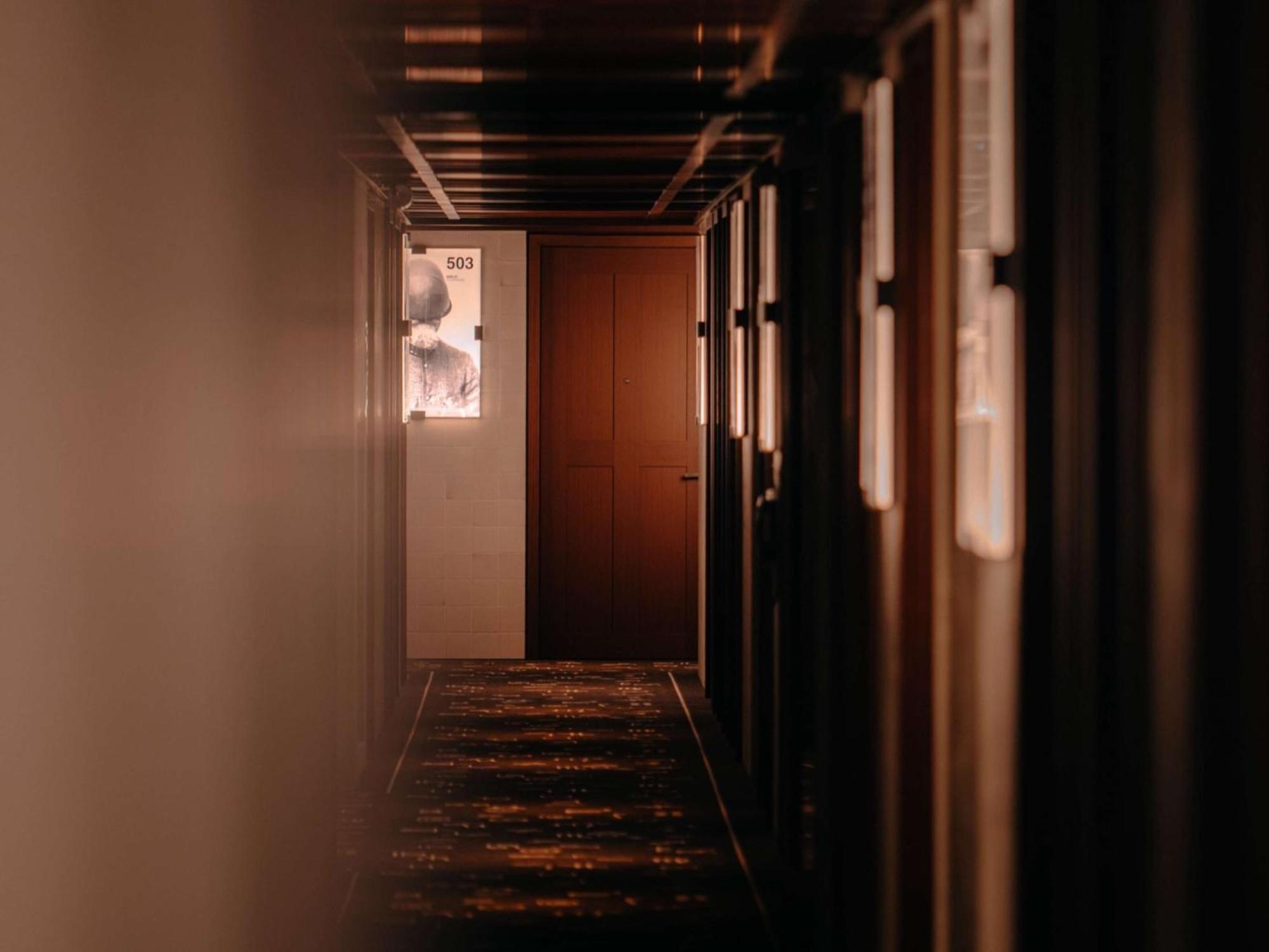 Maison Heler Metz, Curio Collection By Hilton